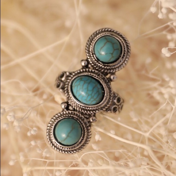 Vintage Turquoise Ring - Picture 3 of 5